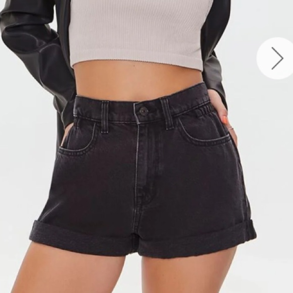 FOREVER 21 Hi-Waist Black Shorts | L